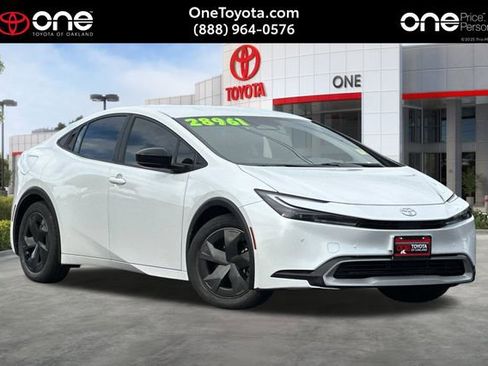 Used 2023 Toyota Prius Prime SE image 1