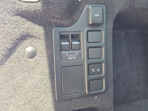 Used 2023 Land Rover Discovery S R-Dynamic AWD/4WD image 18