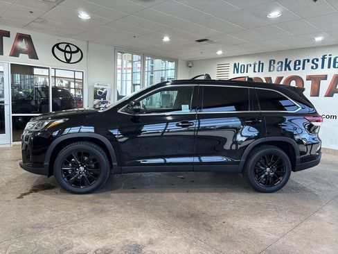 Used 2019 Toyota Highlander SE FWD image 7