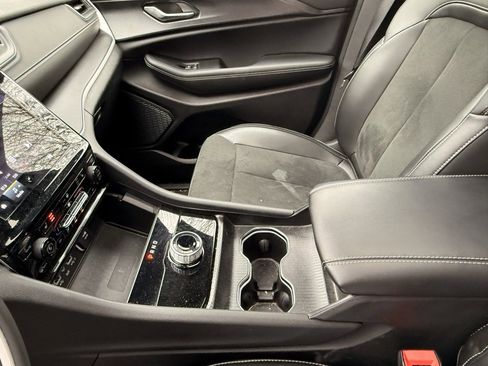 Certified 2025 Jeep Grand Cherokee Altitude image 20