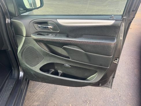 Used 2017 Dodge Grand Caravan GT image 17