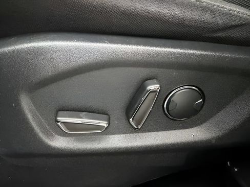 Used 2017 Ford Explorer XLT w/ Equipment Group 201A AWD/4WD image 20