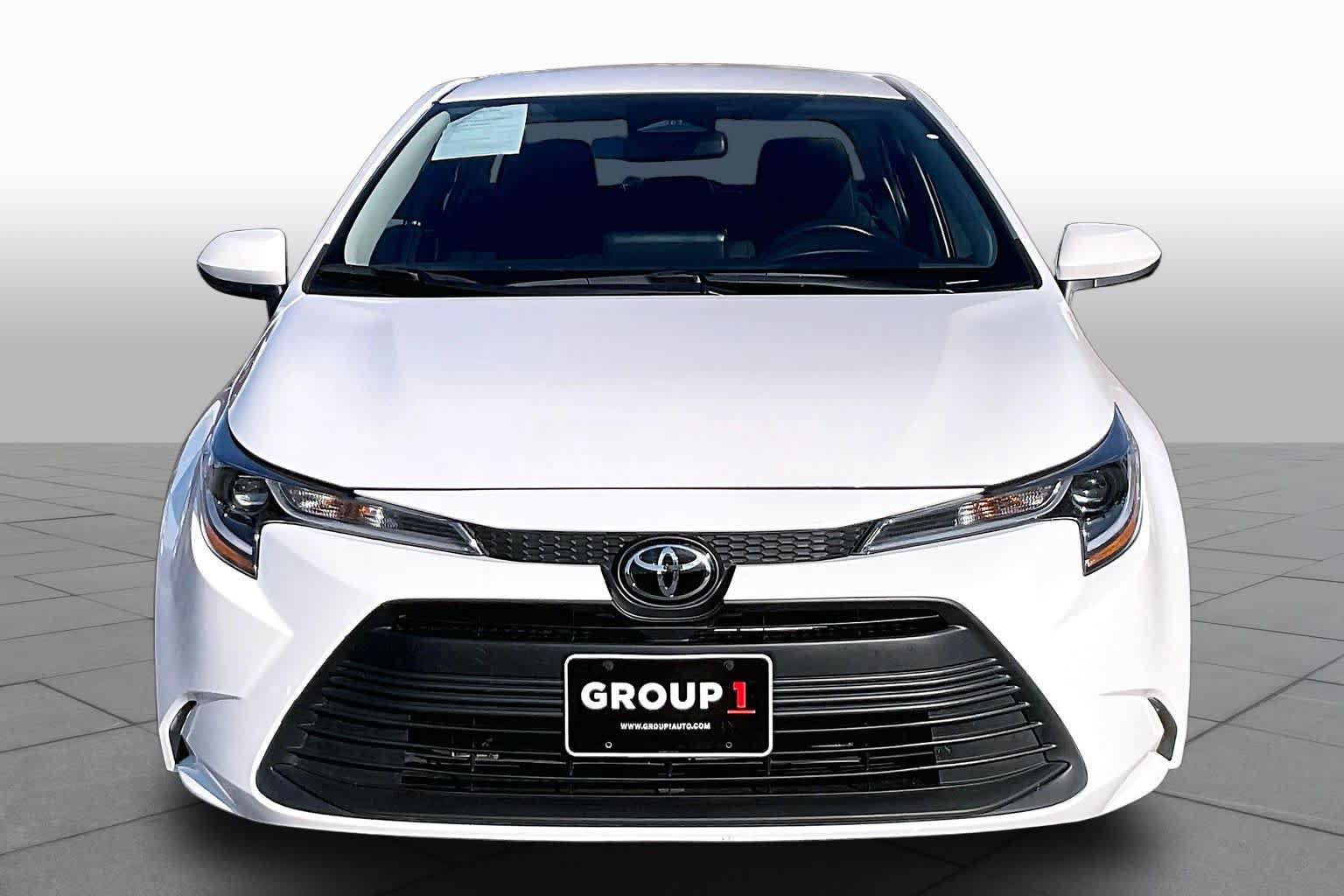 Used 2025 Toyota Corolla LE FWD image 3