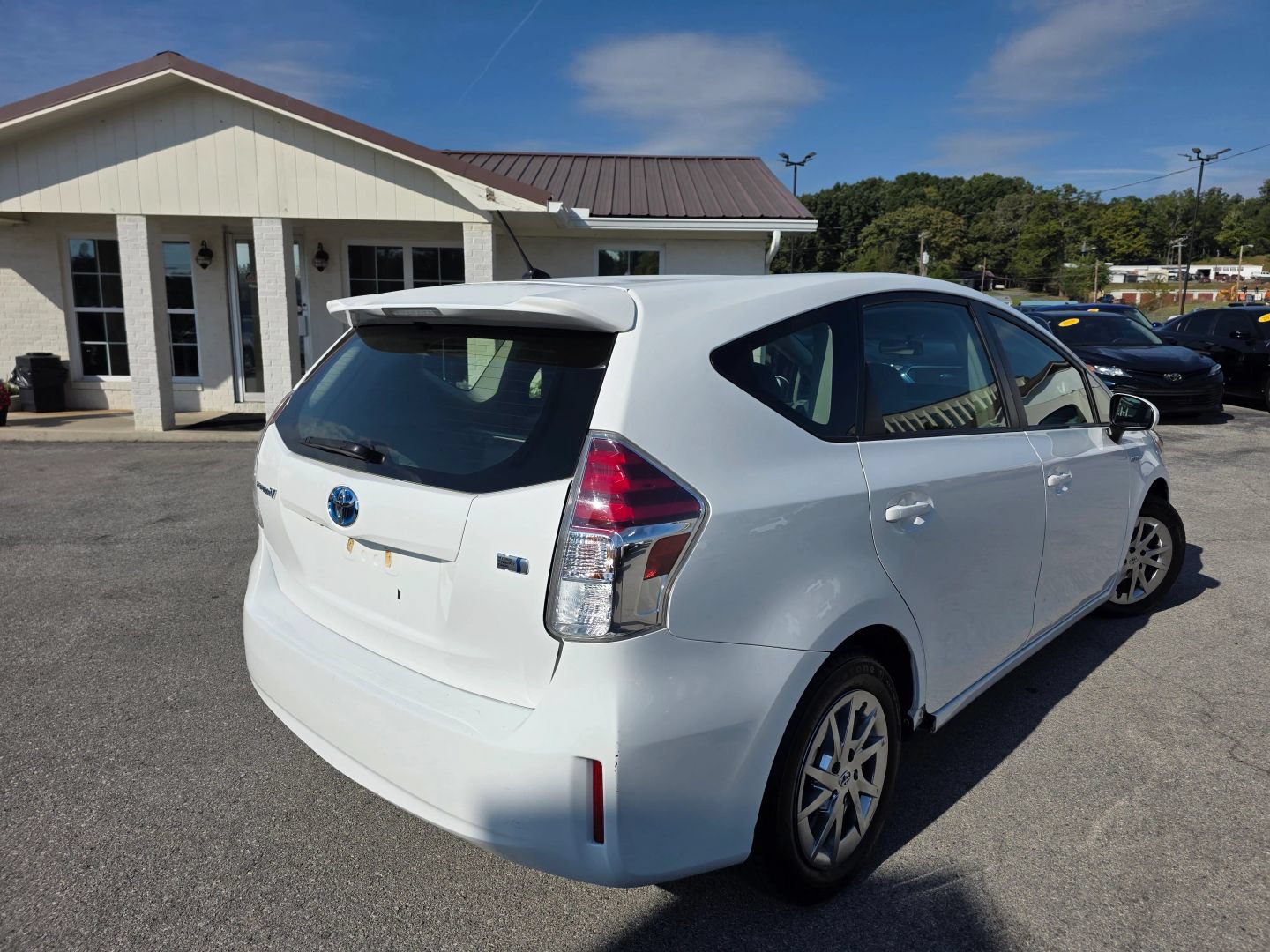Used 2017 Toyota Prius V Two FWD image 5