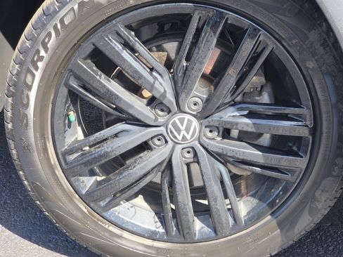 Used 2022 Volkswagen Tiguan SE R-Line AWD/4WD image 9