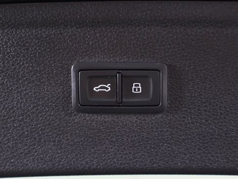 Used 2018 Audi Q5 2.0T Premium Plus w/ Premium Plus Package image 60