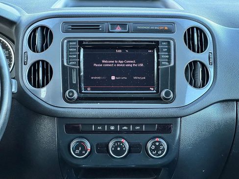 Used 2017 Volkswagen Tiguan Limited w/ Premium Package image 14