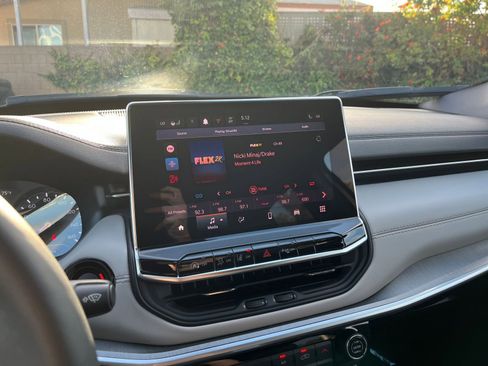 Used 2025 Jeep Compass Limited image 21