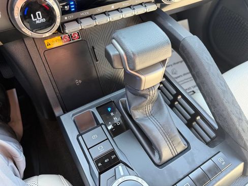 Certified 2025 Toyota Tacoma Limited AWD/4WD image 18