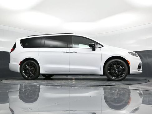 New 2026 Chrysler Pacifica Select w/ S Appearance Package AWD/4WD image 60