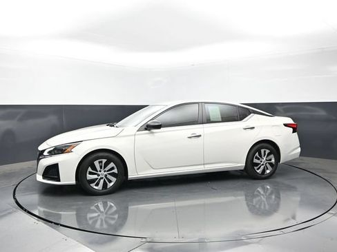 Used 2025 Nissan Altima 2.5 S FWD image 3