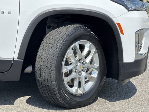 Used 2023 Chevrolet Traverse LS FWD image 12
