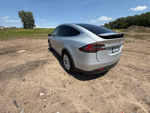 Used 2016 Tesla Model X 75D AWD/4WD image 9