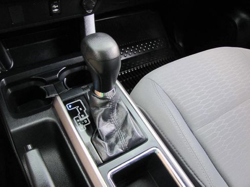 Used 2019 Toyota Tacoma 2WD Double Cab image 41