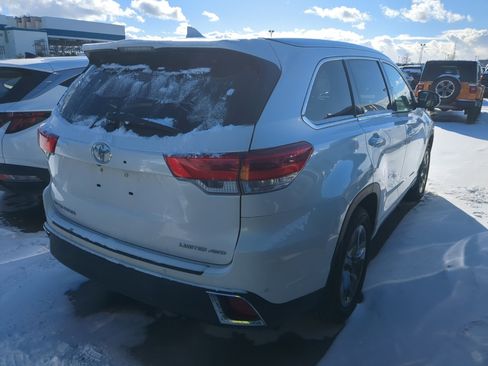Used 2017 Toyota Highlander Limited image 3