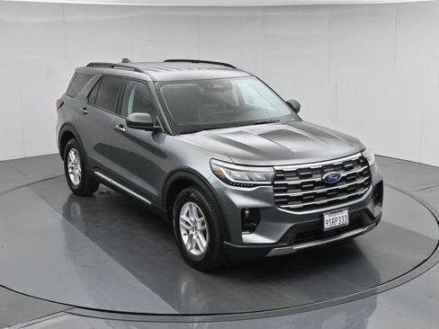 Used 2025 Ford Explorer Active w/ Active Comfort Package RWD image 42