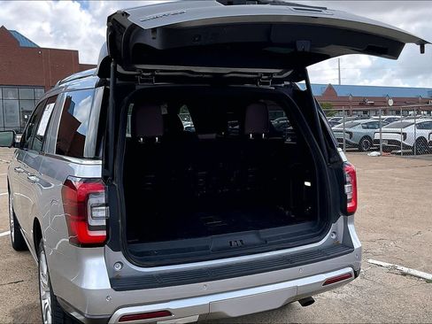 Used 2024 Ford Expedition Limited image 18