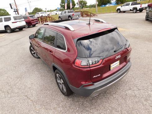 Used 2019 Jeep Cherokee Limited AWD/4WD image 6