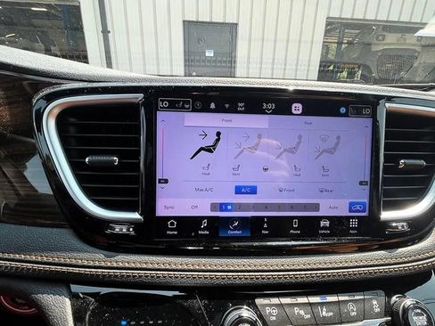 Used 2022 Chrysler Pacifica Pinnacle AWD/4WD image 19