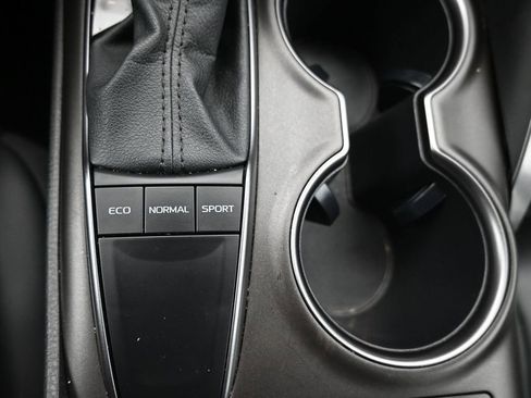 Used 2023 Toyota Camry SE w/ Cold Weather Package image 18