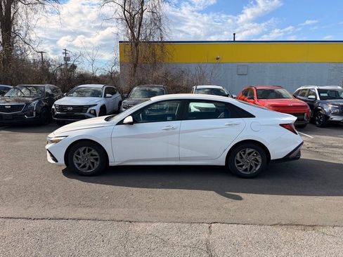 Certified 2024 Hyundai Elantra SEL FWD image 7