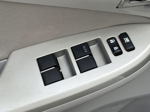 Used 2013 Toyota Corolla LE FWD image 13