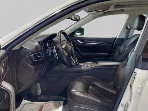 Used 2021 Maserati Levante S GranLusso image 9