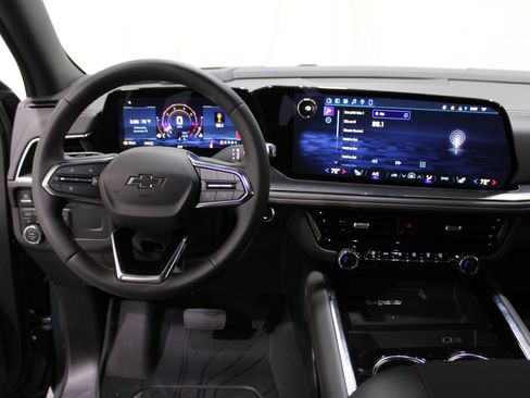 Used 2026 Chevrolet Suburban RST w/ RST Capability Package image 2