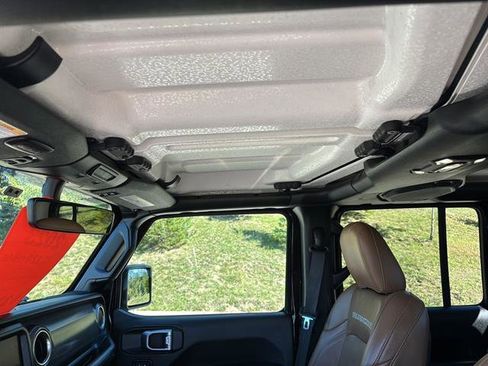 Used 2023 Jeep Gladiator Rubicon w/ Cold Weather Group image 15