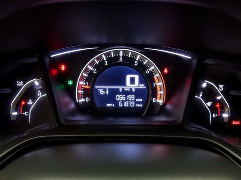 Used 2018 Honda Civic Sport image 13