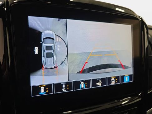 Used 2023 Chevrolet Traverse RS image 19