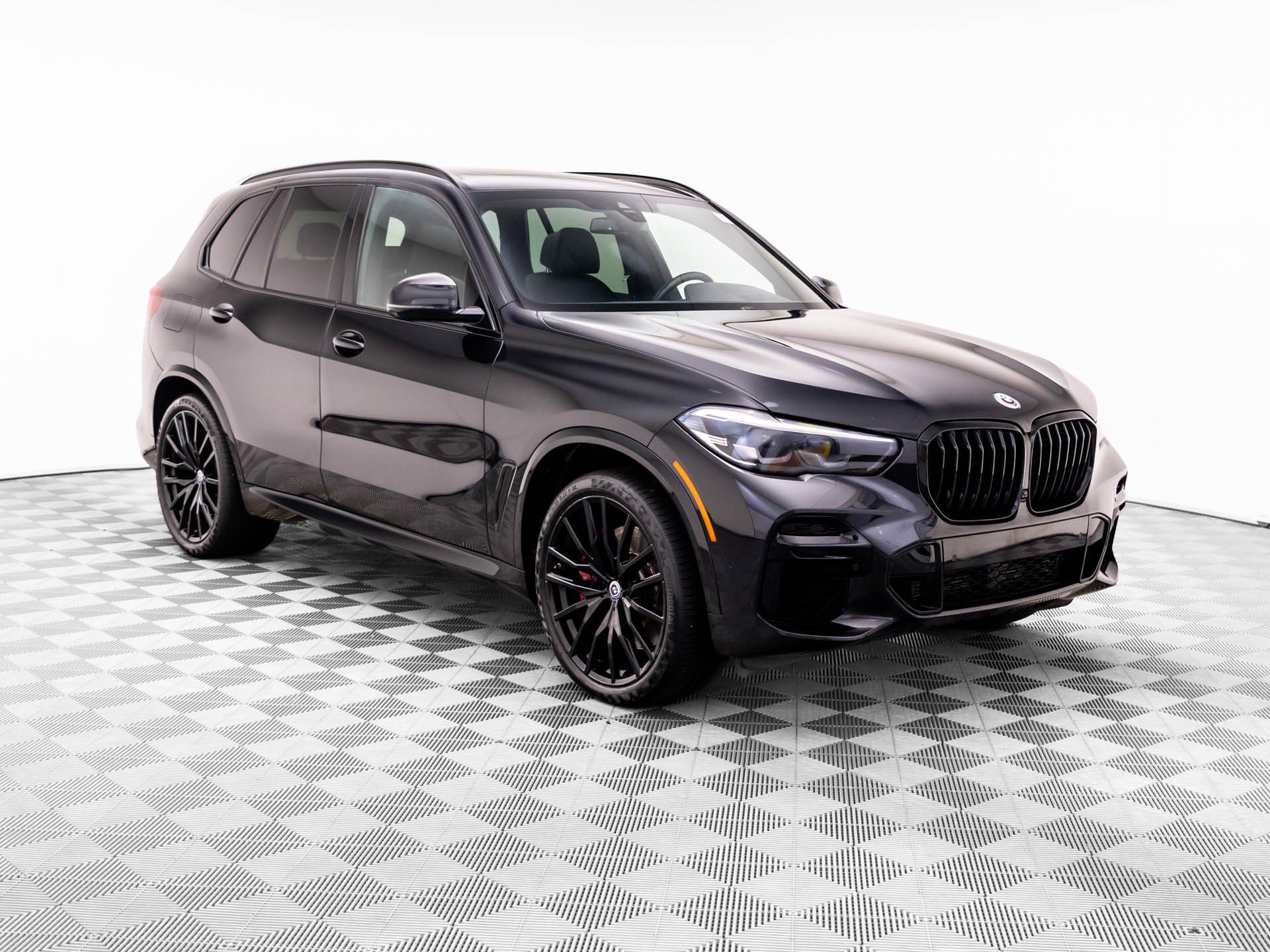Used 2023 BMW X5 M50i w/ Parking Assistance Package AWD/4WD image 7