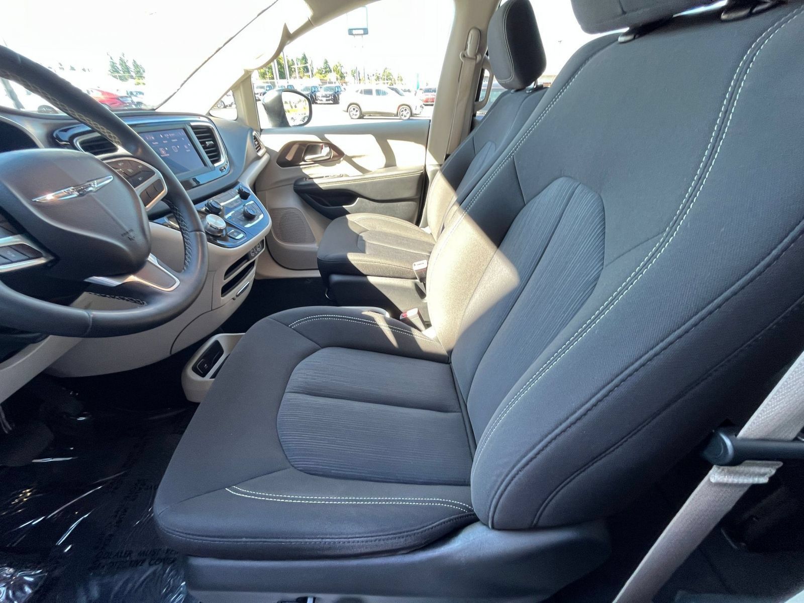 Used 2024 Chrysler Voyager LX FWD image 28