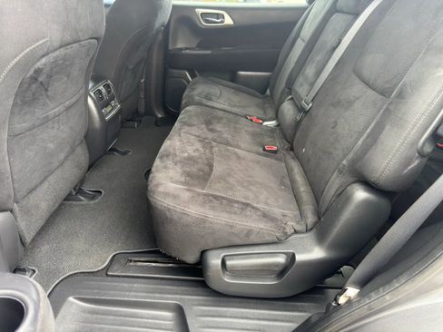 Used 2015 Nissan Pathfinder S image 8