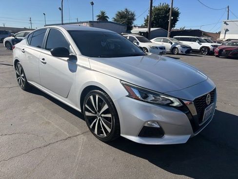 Used 2019 Nissan Altima 2.5 SR FWD image 3