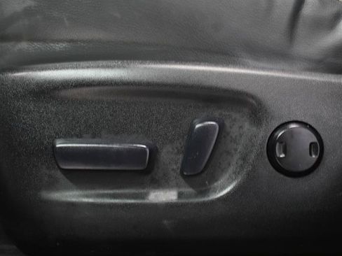 Used 2014 Toyota RAV4 Limited image 17