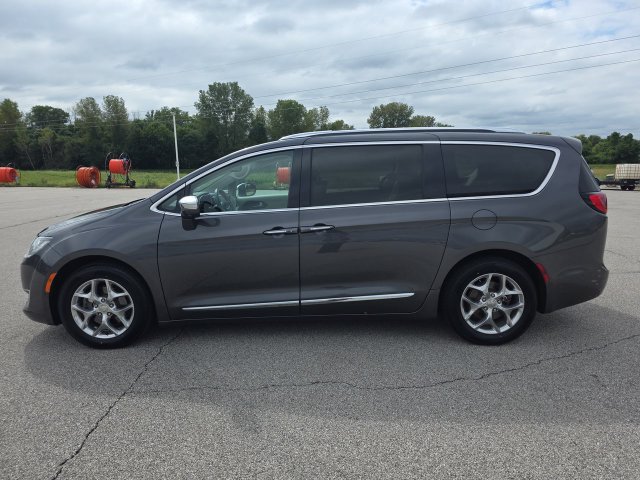Used 2019 Chrysler Pacifica Limited w/ Advanced Safetytec Group FWD image 10