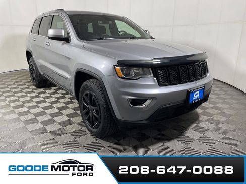 Used 2021 Jeep Grand Cherokee Laredo AWD/4WD image 2