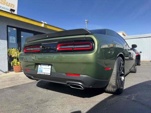 Used 2021 Dodge Challenger R/T w/ Performance Handling Group image 5