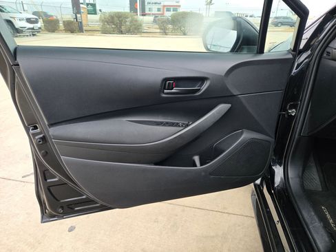 Used 2022 Toyota Corolla LE image 11