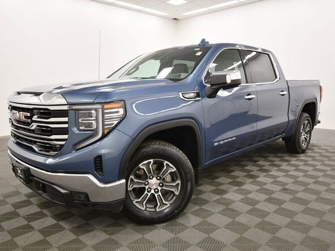 Used 2024 GMC Sierra 1500 SLT image 2
