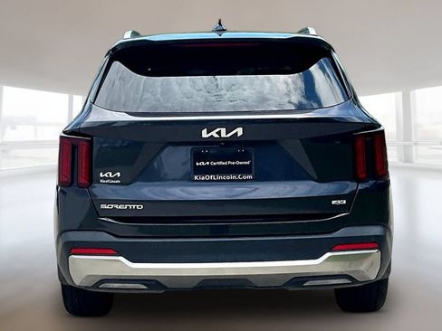 Certified 2025 Kia Sorento EX w/ Panoramic Sunroof Package AWD/4WD image 5