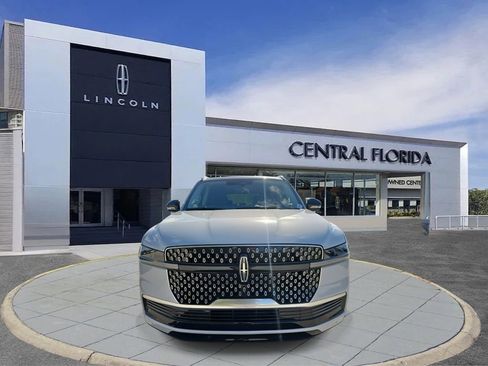New 2026 Lincoln Navigator L Reserve AWD/4WD image 2