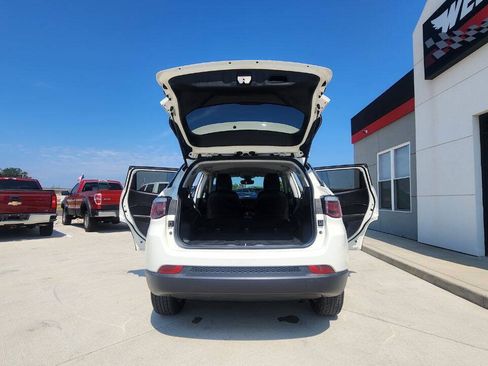 Used 2018 Jeep Compass Latitude w/ Popular Equipment Group AWD/4WD image 25