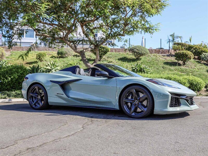 Used 2024 Chevrolet Corvette Z06 RWD image 36