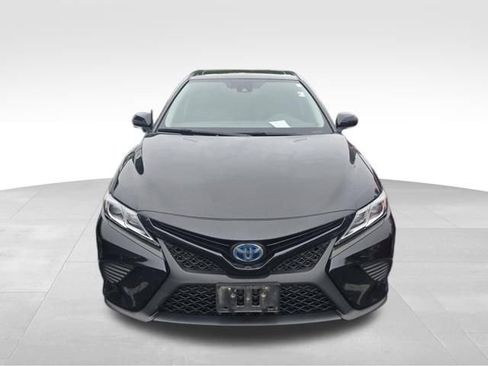 Used 2019 Toyota Camry SE w/ Sunroof Package FWD image 9