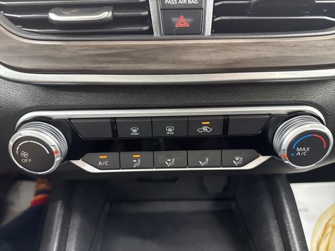 Used 2025 Nissan Altima 2.5 SV FWD image 30