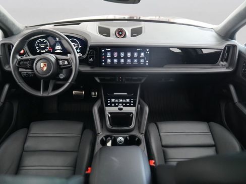 Used 2025 Porsche Cayenne GTS AWD/4WD image 59