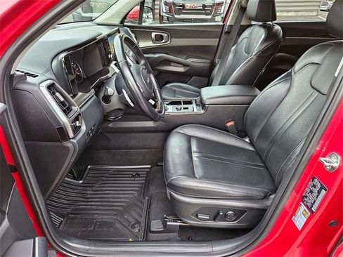 Used 2022 Kia Sorento EX w/ Panoramic Sunroof Package image 14