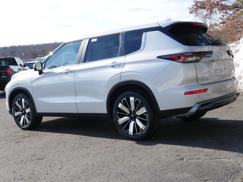 New 2026 Mitsubishi Outlander SE image 4